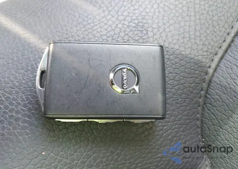 2024 Volvo Xc60 B5 Plus Dark Theme z USA, uszkodzony, nr VIN YV4L12RL7R1825427